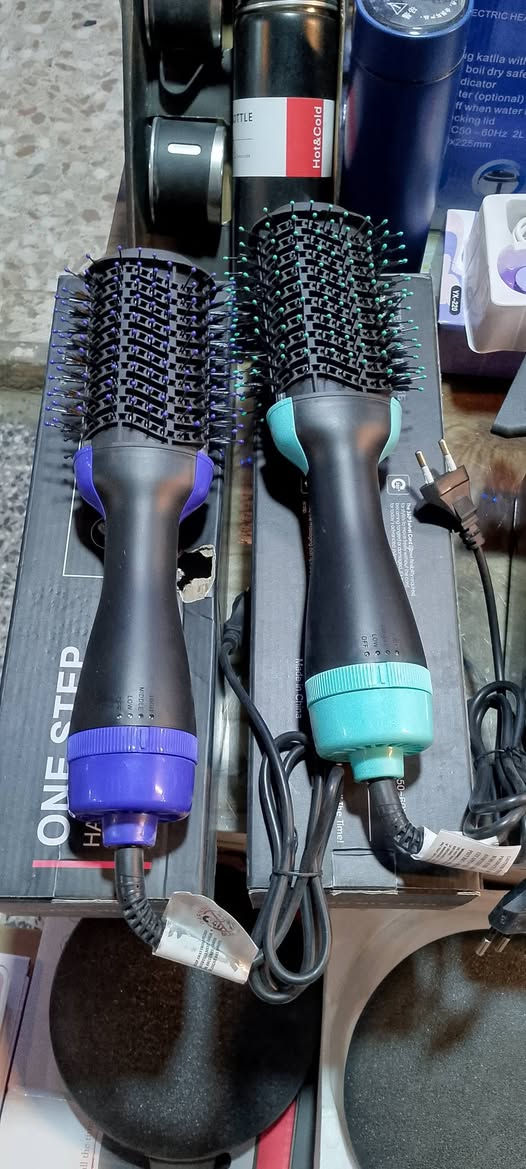 بضاعة. متعددة  اصليه 
محلات. ابو يوسف 
يتوفر توصيل سريع 
للحجز. ماسنجر.  او وات ساب 
***********
