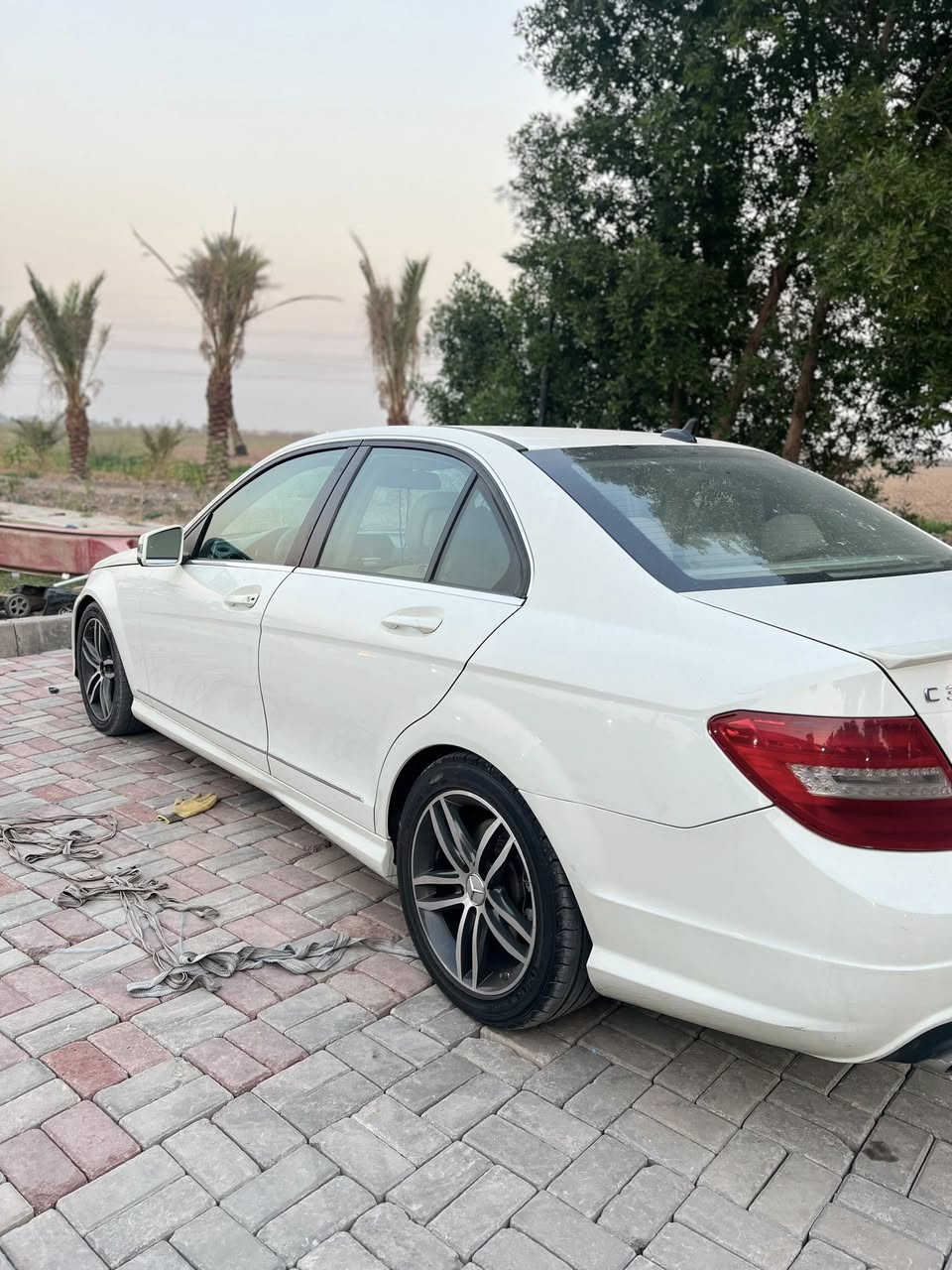 السلام عليكم للبيع او مراوس بأحدث مع الفرق مارسيدس  c300.   4Matic موديل 2012 6سلندر رقم بغداد بأسمي 
حادث امريكا بلتقرير غرق السيارة تعمل وتسير حادث العراق جاملغ ايمن وبنيد ولغد  محرك وكير مكفول  تخم تاير جديد منظومة راديتر ومرواح ومي زيتي جديد  مواصفات معروفة تحويل ثاني يوم السعر 125$  للاتصال واتساب فقط  ***********
