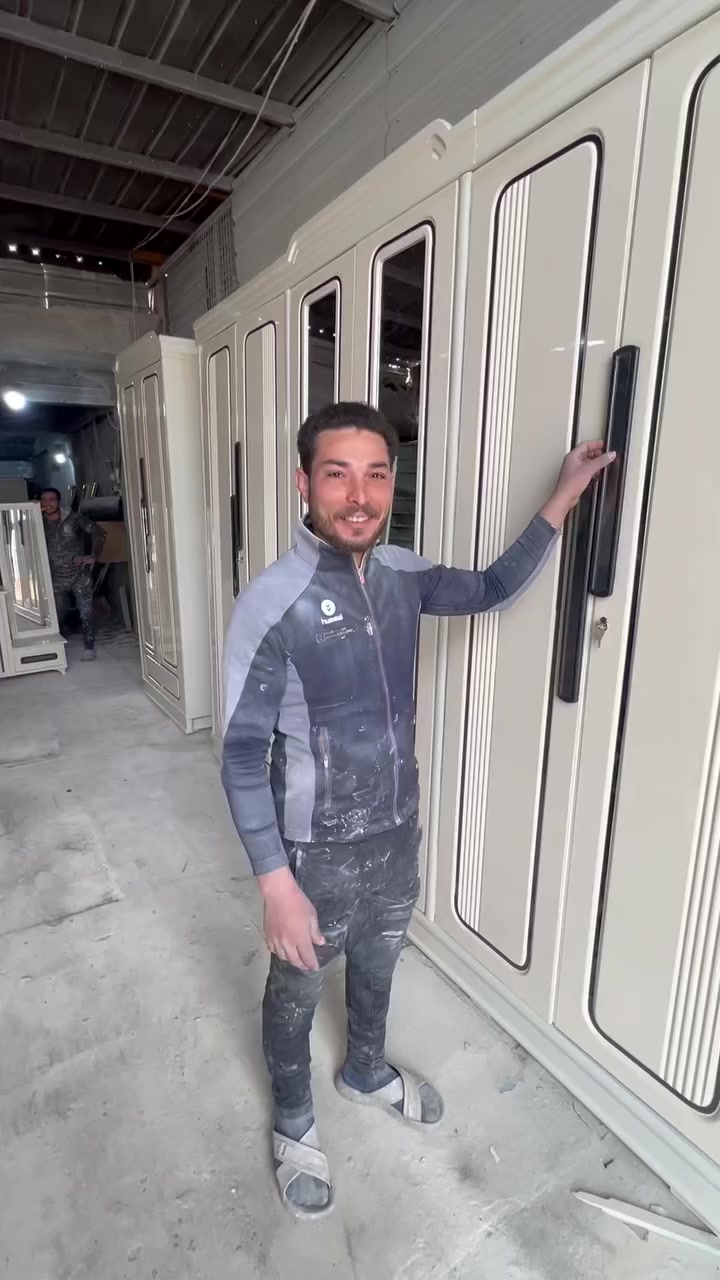 غرفة صاج عراقي موديل الملكة تفصال درجة اولى الوجه سي ان سي 8 ملم والداخل صاج طبيعي 4 ملم صبغ حراري من ضمن الدرجة الاولى شرط الضمان وعلى ايادي كادر مصري متميز الزاويه بأرتفاع الكنتور وتتفصخ نفس الكنتور سچچ المجرات تكون هايدروليك حديد اصلي الضهر چرچوبه شد براغي وكل كومدي يحتوي على تاج والدوشمة خياطه يدويه درجة اولى الملحقات تكون ارتفاع عن الارض +هدية🔥🎁🎁 شازلون صندوق + طابوري سيت واحد مع الدوشمه + نزله للچربايه مكاني بغداد وعندي توصيل لكل المحافظات للأستفسار واتساب *********** 📲
