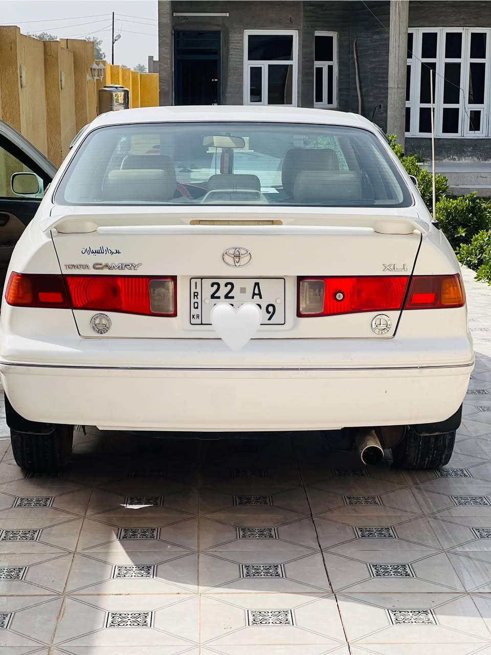 السلام عليكم/ كامري 2002 للبيع قطعتين صبغ فقط للاتصال ***********
