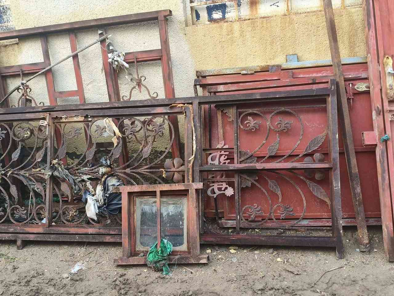 سلام عليكم 22شيمانة طول 4نضيف كلش و 13باب وشباك +قفاص مكيف +باب دبل مكان داحرة قيم وخذ ***********
