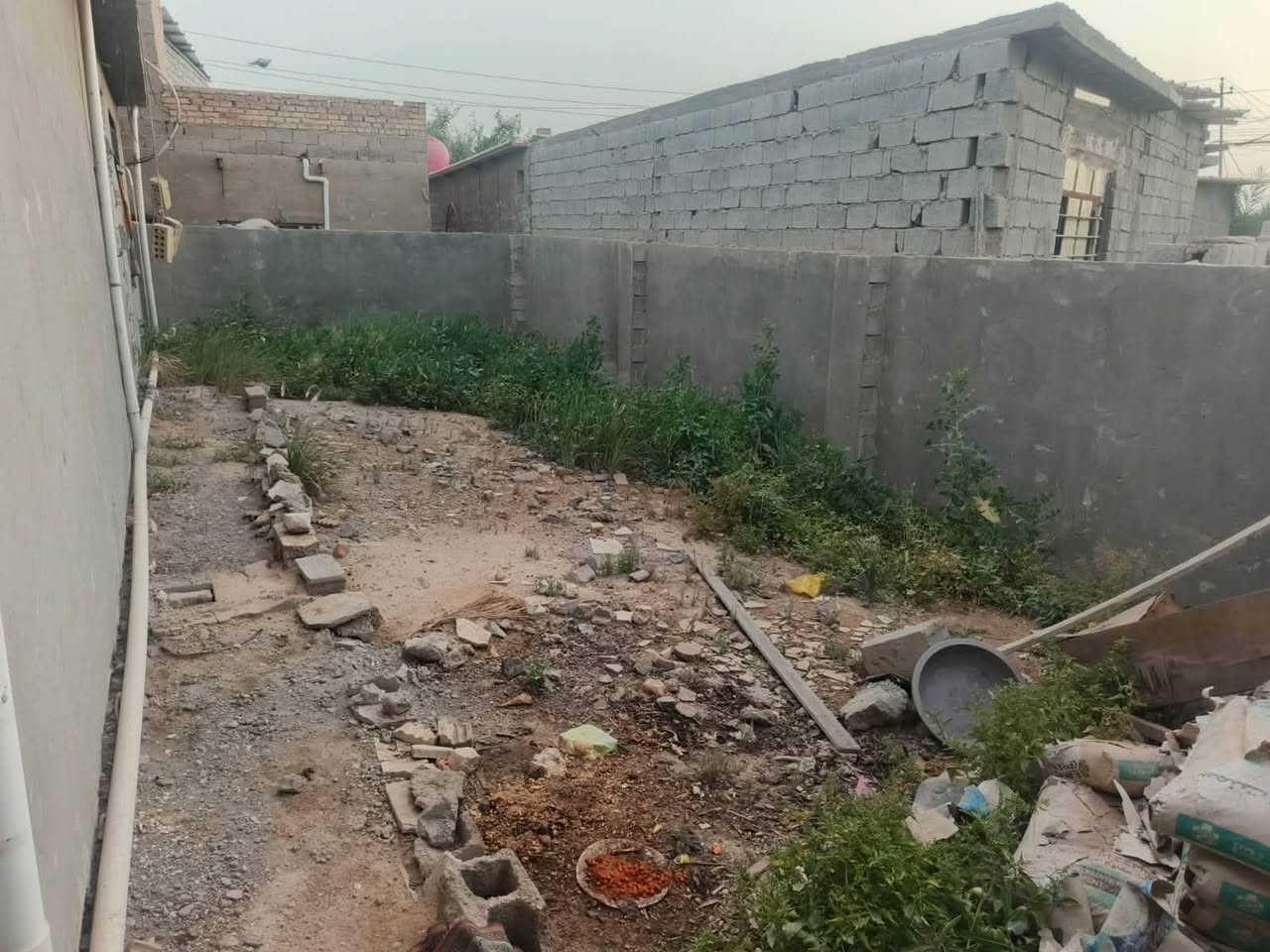سلام عليكم قطعه راض البيع خلف قاعد وسكار المساحه70متر زراعي 117 خدامت كمله توصل عل رقم الهاتف ***********

