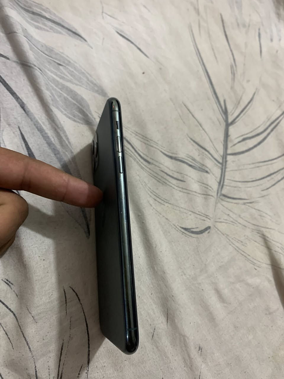 آيفون ١١ برو ماكس جهاز جديد معنه الكلمه ذاكرته ٦٤ بطاريته ٧٦  فيس  ايدي شغال كلشي بي شغال بس مبدل شاشه نوعيه زينه جهاز مراوس فقط بايفون حته لو ١٢ تعبان مكاني بغداد ***********
