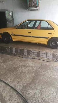 سيارة جاهزة تدفئة تبريد بيها بارد باب السائق والجاملغ الخلفي وطخه بالج...