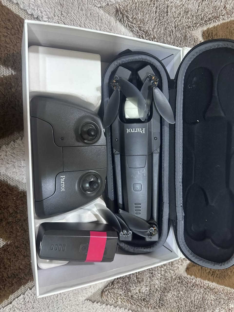 السلام عليكم درون parrot  ANAFI الموصفات ربط كيبل مسافه من خمسه الى 6 كيلو كمبل ثلاثي دوار رجوع تلقائي بطاريه تدوم طيران 25 دقيقه حقيقي تجي وياها بطاريات عدد 2 نظافه 99% السعر 275 مع التوصيل 
ملاحظه التوصيل فقط بغداد حله نجف كربلاء ديوانيه والي يحب يشوف تصويرها يتفضل خاص تصوير 4k حقيقي وبيها ثلاث وضعيات للسرعة


**إذا كنت صاحب هذا الإعلان وتريد حذفه لأي سبب، رجاءا أرسل رسالة إلى الدعم الفني**