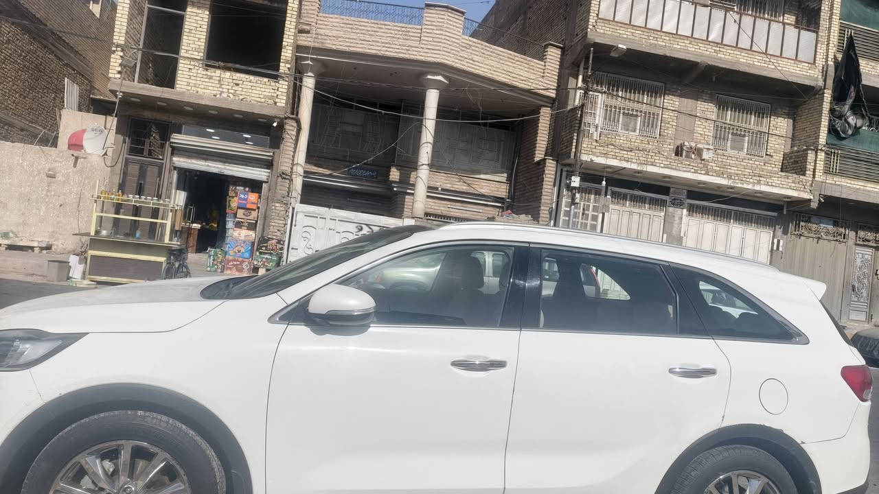 ماشية ١٢٠ الف 
بيهة بابتين بس كلير بيهن مابيهن معجون
جمالغ اليمن شخط معجن او مصبوغ او طخات بسيطة
تو ويل حساسات 
بنوراما  
للستفسار اتصال على الرقم***********
