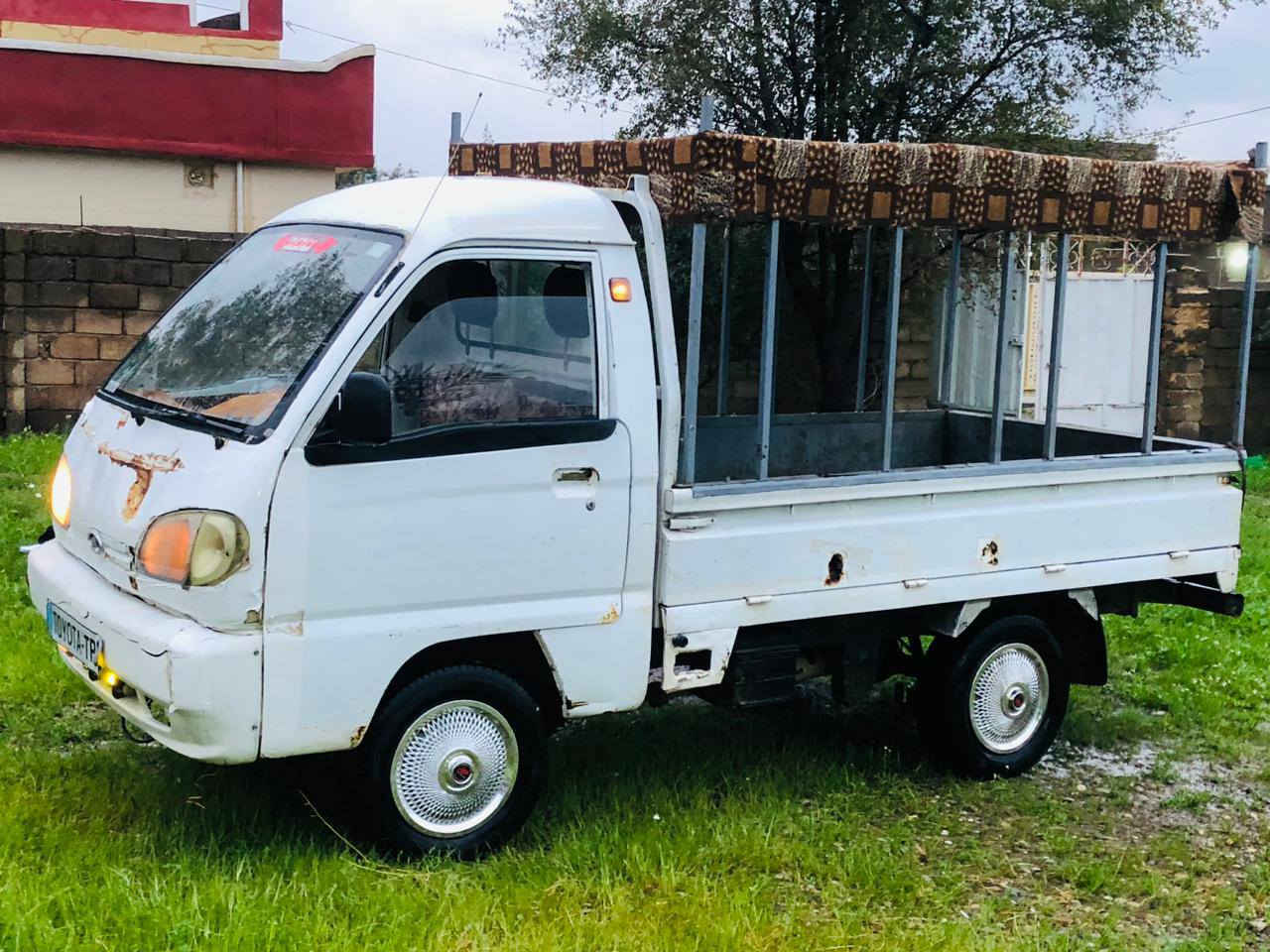 السلام عليكم سياره فاو 2006 للبيع
محرك جديد بالكارتون ما صارله شهرين من شديته 

صدر جديد شرط طبه 
فلنجات +دسكات كلهن جدد 

طخم تواير صارلهن شهرين من شديتهن

السعر 16وبيها مجال 

للاستفسار ***********
