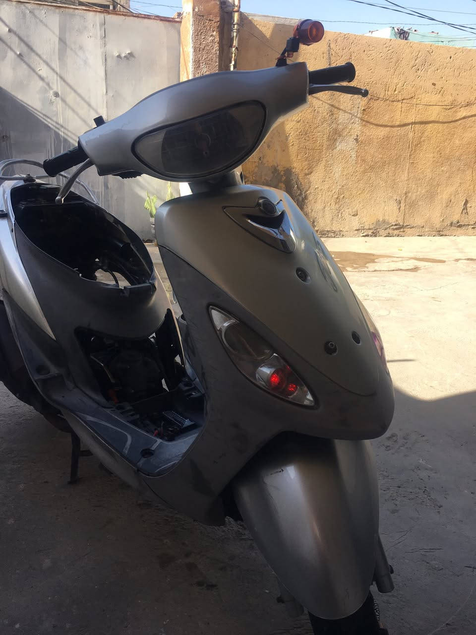 السلام عليكم ماكس منغولي 49للبيع او مراوس دراجه كدام عينك نضافته دراجه مامفتوحه سعره 600وبيه مجال شراي تعال خاص ***********
