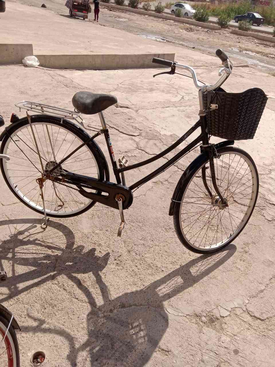 سلام وعليكم بيسكل حجم ٢٧ بآلة مال حاوية ستخدام قليل ياباني🇯🇵🚲 اصلي نظافة كدام عينك سعر ٨٠ وبي مجال مكاني موصل حي الانتصار ***********📱
