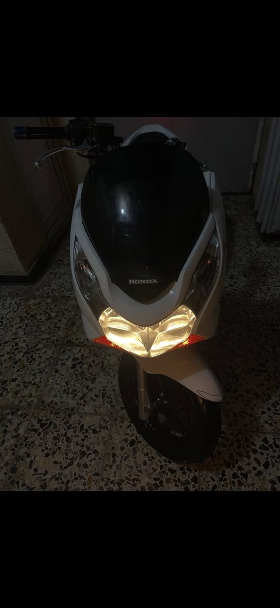 سلام عليكم PCX جيل اول ياباني JF ☑️
كفاله عامه كفر ومكينه بلادي  
مواصفات 150☑️
فول وابيعلك من باب البيت شرط جيب وياك فيتر وتفحص شرط المكينه برغي ممفتوح بيهة السعر1450وبيه مجال مكاني الامين الثانيه رقمي ***********.
