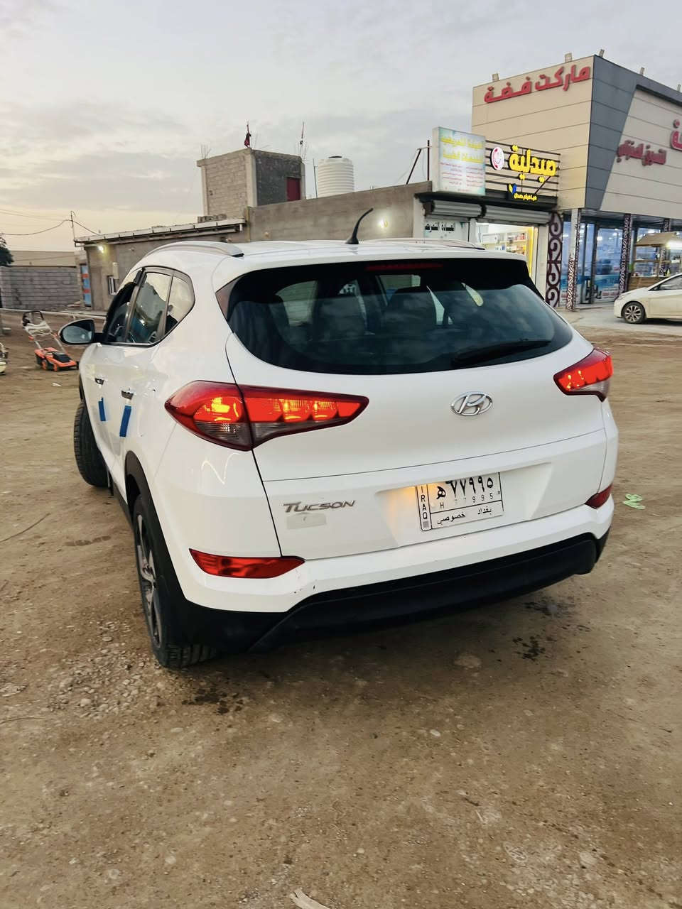 سلام عليكم
توسان 2018 خليجي كفاله عامه

رقم بغداد 

تحكمات جهتين كامره اماميه كأمره خلفيه 

٣ انضمه قياده

٥ ويل كب كروم

تبريد قطعتين

مكينه وكير ع شركه

 

مكينه 2000 ع شركه 

ماشيه 135 

الاتصال ***********
