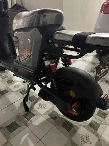 السلام عليكم 
دراجة R9 بعدهة جديده مستعملة شهرين فقط 5 بطاريات نظيفة مثل ما موضح بالصورة كهربائيات كلهة شغاله السعر 550 وبيهة مجال بسيط مكاني الرمادي
للأستفسار
***********
