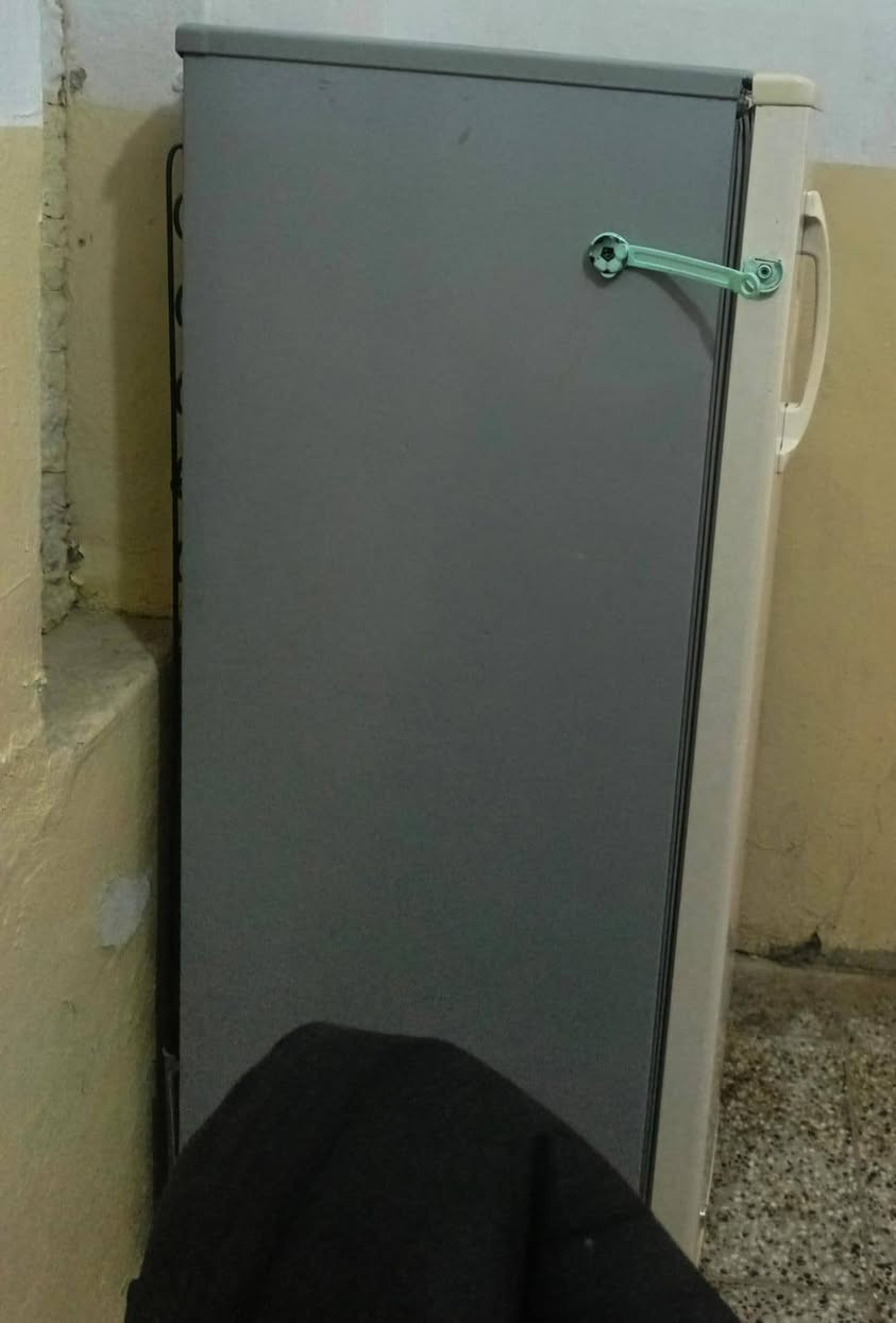 ثلاجه للبيع سعره 100ثلاجه جديده مستعملة شيء قليل مكان نجف كوفه حي ميسان ***********
