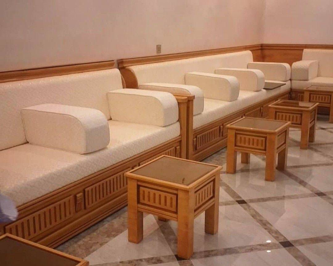 ديوان تزكام عمل حرفه يدوي من الخشب الجاوي وخشب الزان وبلوك صاج ١٨ ملم قماش صلي وسفنج اكستره ١٠ سانتيم  من معمل نجارة الحسنين العنوان ميسان الجديده شارع سوق الذهب قرب الحدادين هاتف ***********/*********** إشارة الأصدقاء
