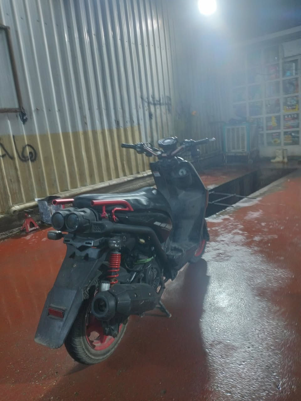 سلام عليكم دراجه لبيع رنبه جديده مكينه برغي ما مفتوح درجه هاملهه مكان بغداد الحسينيه رقم ***********
