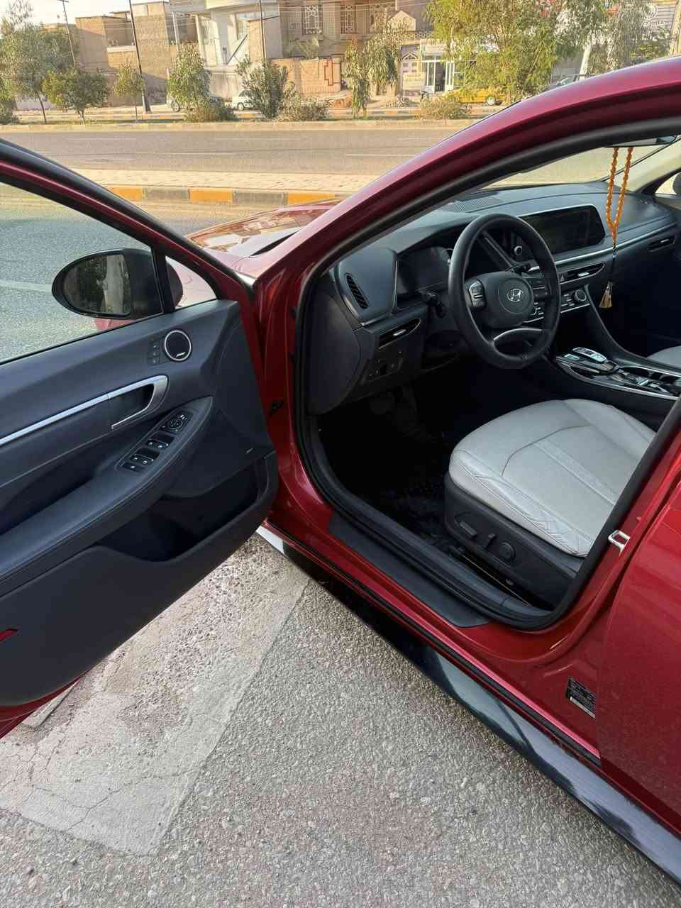 السلام عليكم ورحمة الله
‎#المركبة    : هيونداي سوناتاLIMITED2021 
الضرر : صبغ قبق الجنطه +البنيد كلير من امريكه بدون ايرباك 
‎#نكفل       : بدون ضرر شاصي 
#السعر.     :  180 ورقه مع المجال 

‎المواصفات
✅ هيونداي سوناتا LIMITED لون احمر 
✅ماشيه 116000 KM9
‎✅ محرك 1600 تيربو جارج 
‎✅ قمارة السيارة بانوراما 
‎✅ حساسات امامي وخلفي اصل 
‎✅ حساسات الاجتياز الجانبية 
‎✅ حساسات الانحراف عن المسار 
‎✅  نظام الكاميرات الاربعة برؤية 360 درجة 
‎✅ امكانية تحريك المركبة بالريموت 
‎✅ رادار امامي تفاعلي للتنبيه والبريك الذاتي 
‎✅ اشارات بالمرايا الجانبية 
‎✅ لايت زينون اصل عالي وواطئ مع حاجب LED
‎✅ بصمة باب وبصمة تشغيل وتشغيل عن بعد
‎✅ ويل كب لمتد حجم 19 مع طقم تاير بحالة ممتازة 
‎✅ غرفة السيارة جلد ابيض اصل 
‎✅ تحكم كهربائي متكامل لمقاعد المقدمة 
‎✅ المقاعد الامامية تدفئة وتبريد مقعد
‎✅ تحكم ستيرن جهتين متكامل الايعازات مع الرادار
‎✅ شفتات ستيرن للتحكم بالكير العادي
‎✅ شاشة دشبول كبيرة متكاملة الايعازات 
‎✅ تبريد المركبة قطعتين امامي وخلفي 
‎✅ شاحن موبايل وايرلس مع منافذ USB,AUX
‎✅ نكفل الشاصي والغرق
مكان السياره النجف الاشرف 
للاستفسار ***********
