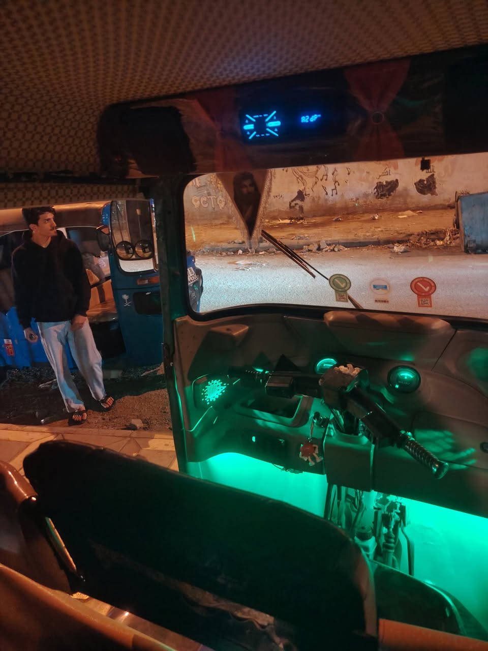 سلام عليكم تكتك مديل واحد وعشرين تكتك نضيفه وخير من الله مال جناي تكتك رقم وسنويه انكليزي ثاني يوم مداور  السعر ٧/٣٠٠ وبيه مجال الطيبين معمره بس دوس  مكان ناصريه ***********
