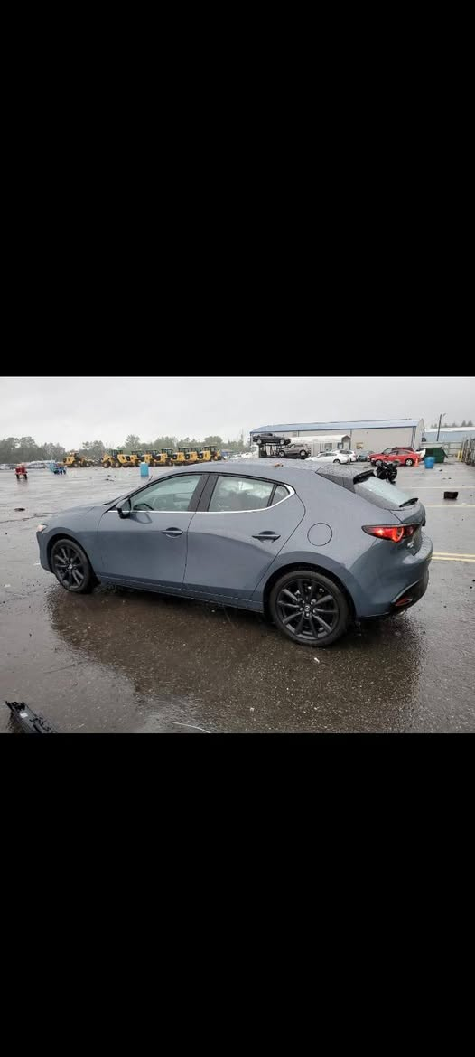 السلام عليكم مازدا 3 2023فول مواصفات  الحادث مثل ما موضح رقمتها على حادثها ابيعها على حادثها 
*********** واتساب مكانها بغداد
