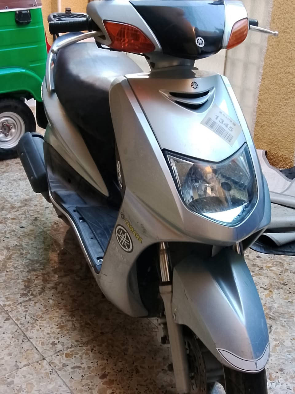 السلام عليكم دراجه للبيع سكنس نضيفه أي نقص مابيهه هندر وسلف شغال تجي تفحصها وتشوفها للاستفسار رقم الهاتف *********** الموشراي لا يتعب نفسه ويتصل رجاءآ
