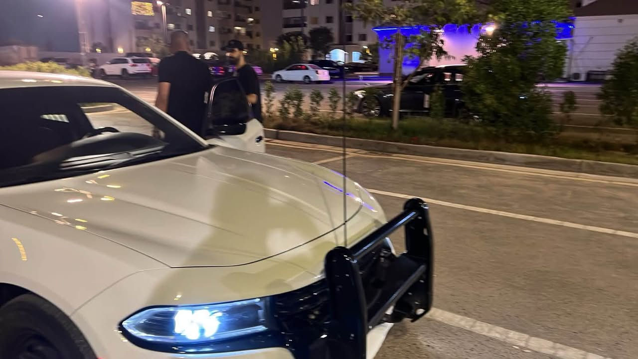 دوج جارجر_ بوليسي 
موديل _ ٢٠٢٠
V8.5700 
الحادث _ الجاملغ الخلفي+ قبق الجنطه (بدون ايرباك) 

السياره الصافره + الحاسبه كلها موجوده وياها 
السياره جديده 
مكان السياره بغداد
معرفه السعر التواصل مع هاذا الرقم :***********
