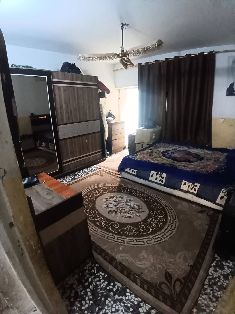 دار للبيع الشرطه قرب مدرسه الياسمين..
مساحه ٨٠ متر واجهه ٤ متر صافي ونزال٢٠ متر صافي بنأء نظيف لبيت مرمم سيراميك وكاشي وكهربائيات ومجاري... تفاصيل البيت. حوش ٤ في ٤ من ضمنه حمام خارجي... ومطبخ ٤ في ٣ونص والصاله  جبيره ٦ ونص في ٦ وغرفه نوم ٤ في ٤ ط٢ غرفه ٤ في ٤ ولبيتونه ٤ في ٤ وسطح ٦ ونص في ٤. وسطح ثاني ٨ في ٤... سطحين مطبكات شتايكر.. لبيت صب مسلح.. سعره ١٣٠ مليون. وبي مجال.. شراي يتصل وبي خير ويدلل.. ***********... لبيت ممعروض يم دلال بيتنه. ..
