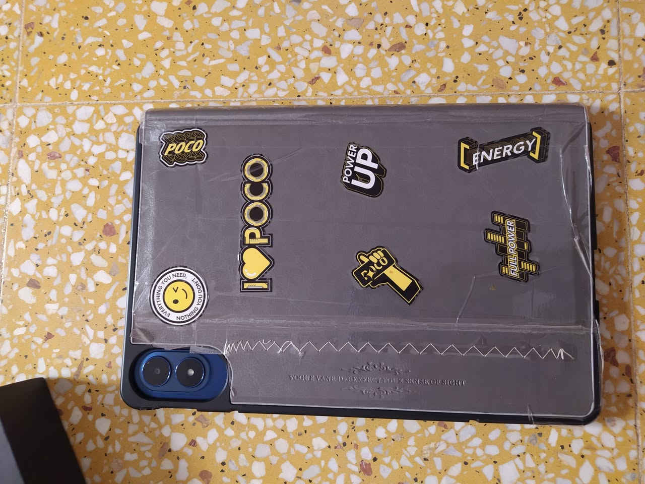 من رخصة الادمن❤️
Poco pad m1 للبيع 
استخدام اقل من شهر 
مع الشاحن الاصلي والكارتونة 
الموصفات: الشاشة الخرافية: شاشة ضخمة مقاس 12.1 إنش بدقة عالية جداً 2.5K، تدعم معدل تحديث 120Hz لسرعة وسلاسة فائقة في التصفح والألعاب، مع ميزة حماية العين من الإجهاد.
البطارية الأضخم: بطارية عملاقة بسعة 12000 مللي أمبير (تكفيك لأيام من الاستخدام المتواصل دون قلق)، وتدعم الشحن السريع بقوة 33 واط، بالإضافة إلى ميزة الشحن العكسي (تقدر تشحن تلفونك منه كأنه باور بانك).
الأداء والقوة: معالج قوي من شركة كوالكوم Snapdragon 7s Gen 4 بتكنولوجيا 4 نانومتر، لتشغيل أثقل الألعاب والتطبيقات بدون أي تعليق.
المساحة والرام: ذاكرة تخزين داخلية 256 جيجابايت (مع إمكانية تركيب كارت ميموري حتى 2 تيرابايت) + 8 جيجابايت رام لتنقل سريع بين التطبيقات.
التجربة الصوتية: 4 مكبرات صوت ستيريو (Quad Speakers) مع دعم تقنية Dolby Atmos لصوت محيطي نقي وعالي جداً (يصل لـ 300% مضاعف).
التصميم: هيكل معدني فاخر (ألومنيوم) خفيف ونحيف (7.5 ملم فقط)، مع دعم تشغيل القلم الذكي.
النظام: يعمل بواجهة شاومي الأحدث HyperOS 2 المستقرة والسريعة.
الكاميرات: كاميرا خلفية 8 ميجابكسل مع فلاش، وكاميرا أمامية 8 ميجابكسل ممتازة للمكالمات والفيديو والاجتماعات.
السعر :390الف بيه مجال حك الجية بس
المكان تلعفر 
***********
***********
الخاص مفتوح
