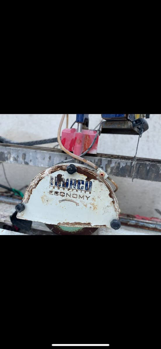 قاطعه كوارتز صنع ايراني طول مترين و60 عرض 60 سم  ***********
السعر مليون وربع وبي مجال
