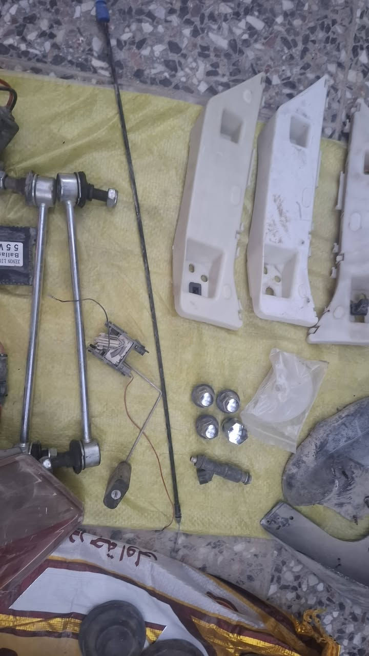 السلام عليكم 
غراض امكراندc7 بك لايت ايسر بلادي سعره ١٥ مغازل ايمن وايسر جدد ١٠ ثنينهن ماسكات  عدد٣ سهرهن ب٥  سيم يده باب ب٥  مراسله واتساب *********** نجف
