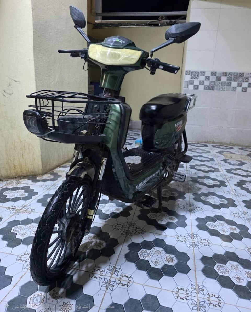 السلام عليكم ..دراجه شحن  للبيع كلش نظيفه وبطاريات جديده  السعر ٣٠٠ وبي مجال الي يريدها يتصل عالرقم او عالخاص ***********
