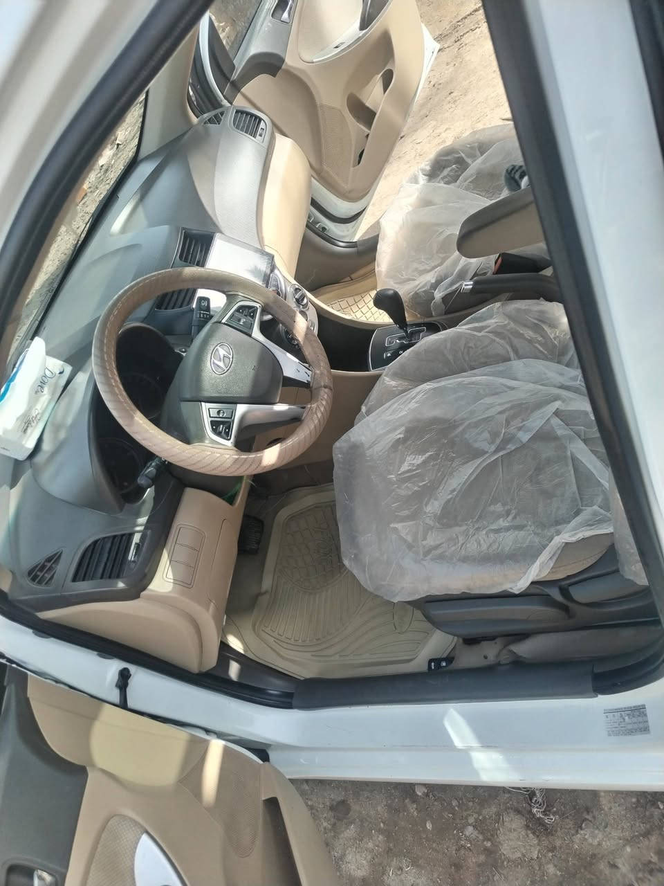 السلام عليكم
اكسنت موديل 2015 للبيع السياره جاهزه خير من الله

وارد خليجي محرك 1600 السياره جاهزه فول مواصفات عدا البصمه ضررها شبر معدل علئ البارد جاملغ الأمامي اليمنئ غير هذا الضرر ماكو السعر 115 وبيهة مجال بسيط للاستفسار ***********

ما متواجد على الفيس مكان حله ناحية النيل
