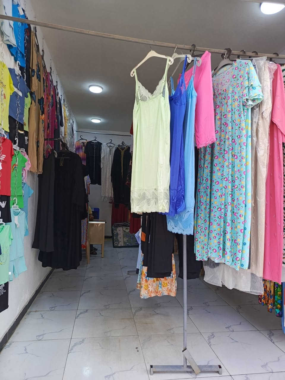 مجمع الأمير انسب الأسعار السريدات شارع ماركت الشام قرب اسواق زيوني
اسعارنا مناسبه من 3 الف دينار الى 7 الف دينار كلبيات كشمير وتراكات اتكات كافه الالوان والموديلات كشمير وفانيله سوادات ولادي بناتي واهلا وسهلا بكم للتواصل 
***********
