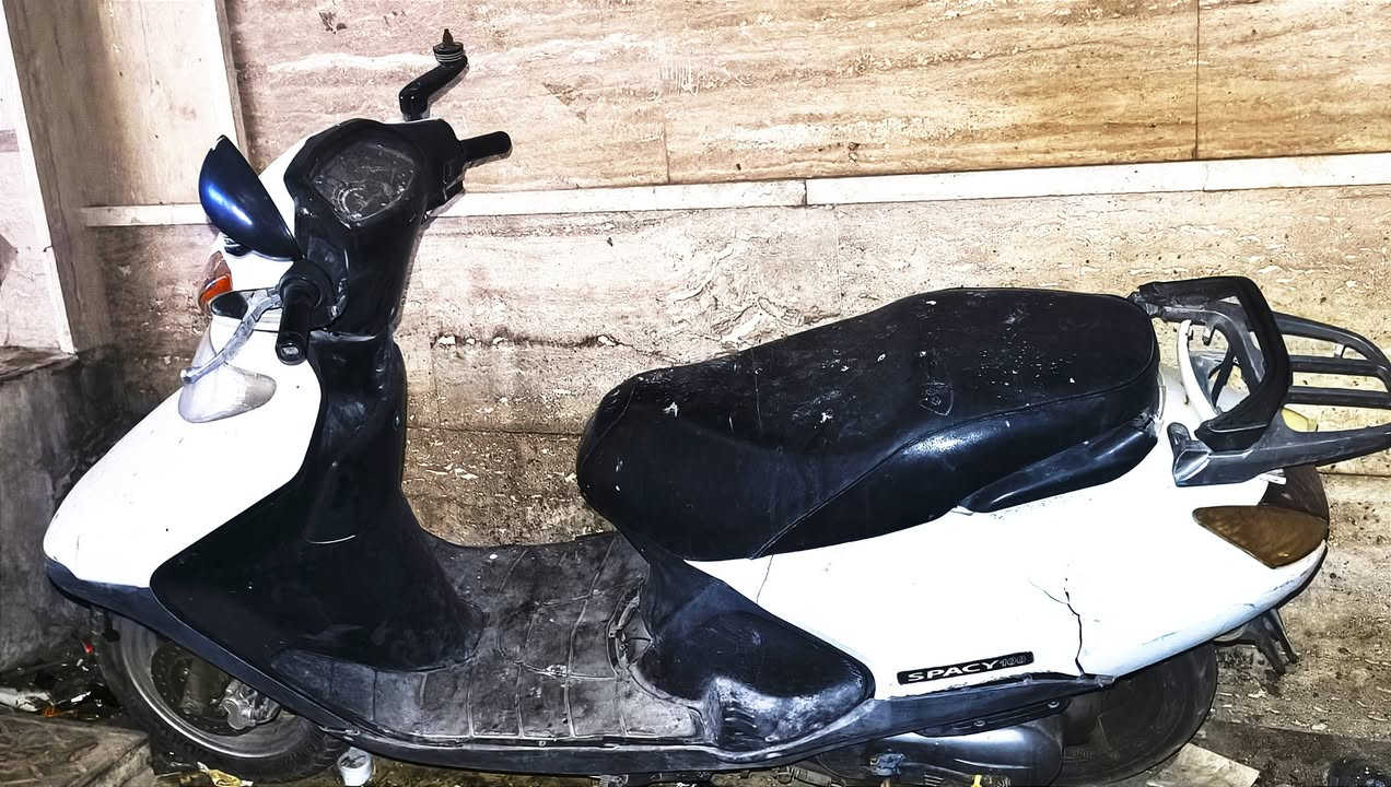 سلام عليكم دراجه سبيسي ماليزي كوم حديد نضيفه عوزهه بس تجفيت السعر 125 بيه مجال الرقم *********** المكان واسط كوت الهوره
