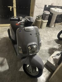 ماكس بوليسي للبيع دراجه نازله من الحاويه قبل 4 اشهر برغي مامفتوح بيها ...