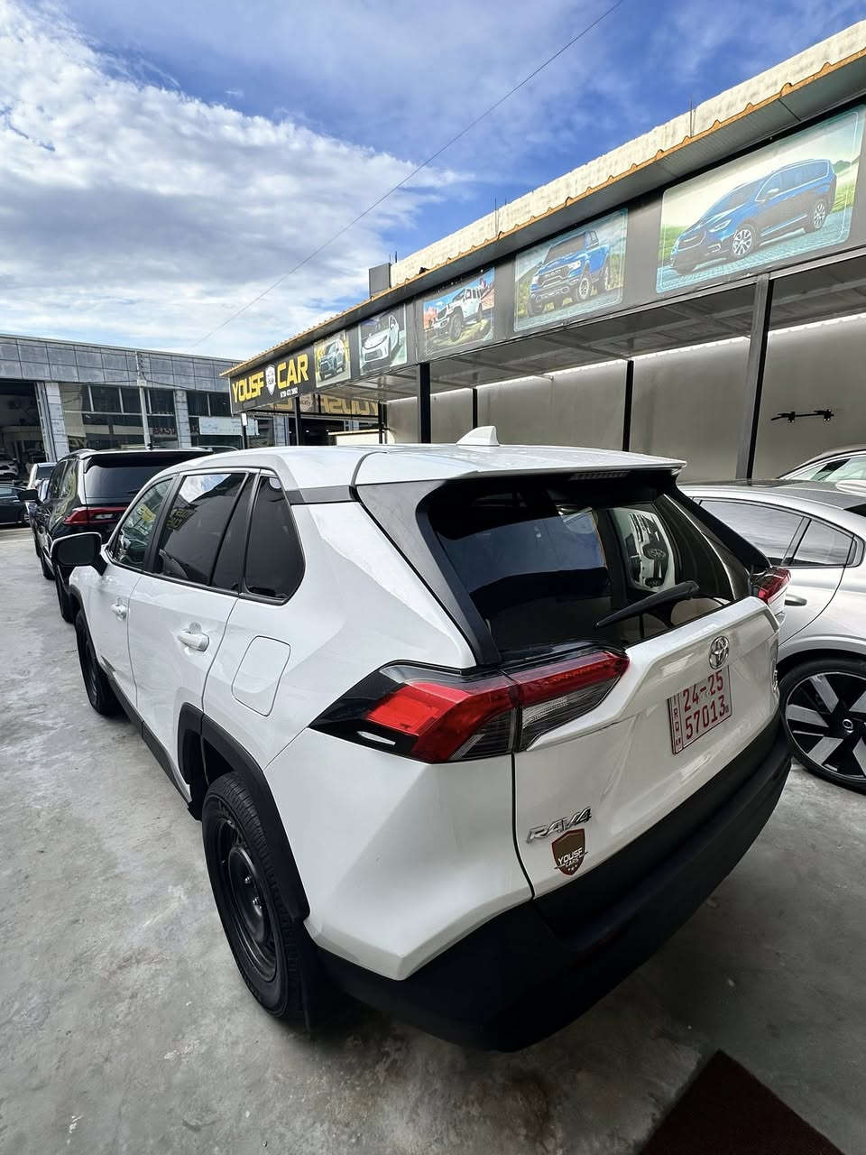 RAV4/ 2023 LE  
 صور الحادث مرفق بالمنشور 
جاملغ و الباب صبغ بدون دواخل 
إرباكات صفحه مفتوحة 
المواصفات : LE
دبل اكسل A W D 
‏‎شاشة   
‏‎كاميرة
اوتو هولد (𝐀𝐮𝐭𝐨 𝐇𝐨𝐥𝐝)  
اوتو ستارات (𝐀𝐮𝐭𝐨 𝐒𝐭𝐚𝐫𝐝) (تحديد مسار)
‏‎(نقاط عمياء)
توقف ذاتي 
‏‎رادار امامي
‏‎رادار  خلفي
رادار جانبي 
نظام (𝐄𝐜𝐨)
نظام (𝐍𝐨𝐫𝐦𝐚𝐥) 
نظام (sport)
السعر 195$✅✅
‏‎تفاصيل اكثر
***********واتساب☎️☎️
