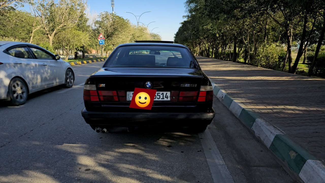 BMW 525
ئۆتۆماتیک 
مودیل 1991
رقم سلیمانیە رقم و سنوی جدید حتی شهر 6 سنە 2027
لون عنابی 
2 جام کهربائی
 مکینە 525 کبس عدل بدون صرف و بخار
 تبرید و تطفیئە بشرط
بدون ضربەصبخ جمالیه 
طایر وصدر امامی و خلفی جدید
کهربائی بشرط
سعر 58مجال
رقم  /***********
