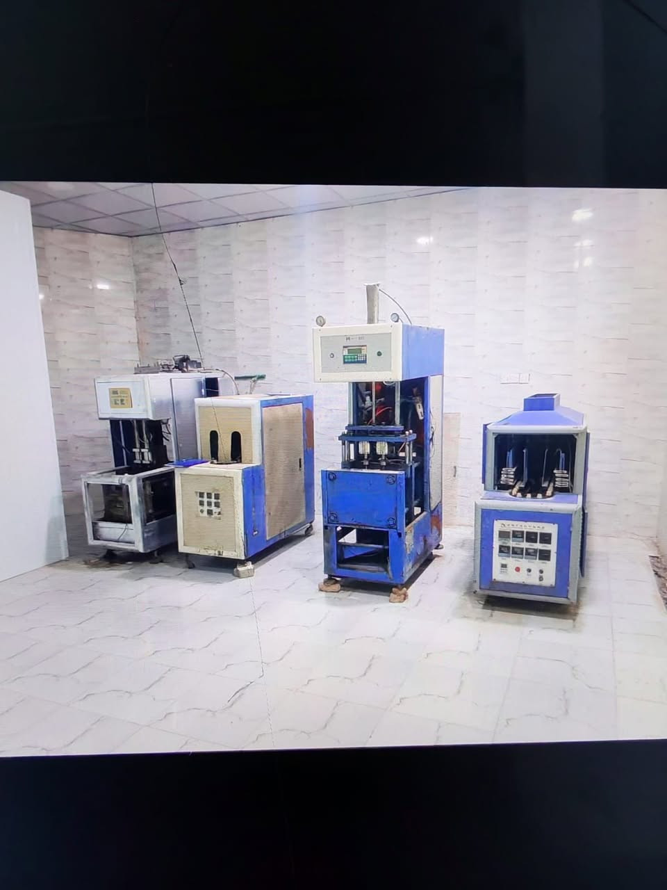 مكائن تعبئة العصائر مع النافخات مع مكينه ليبل شرنك موبايل ***********
