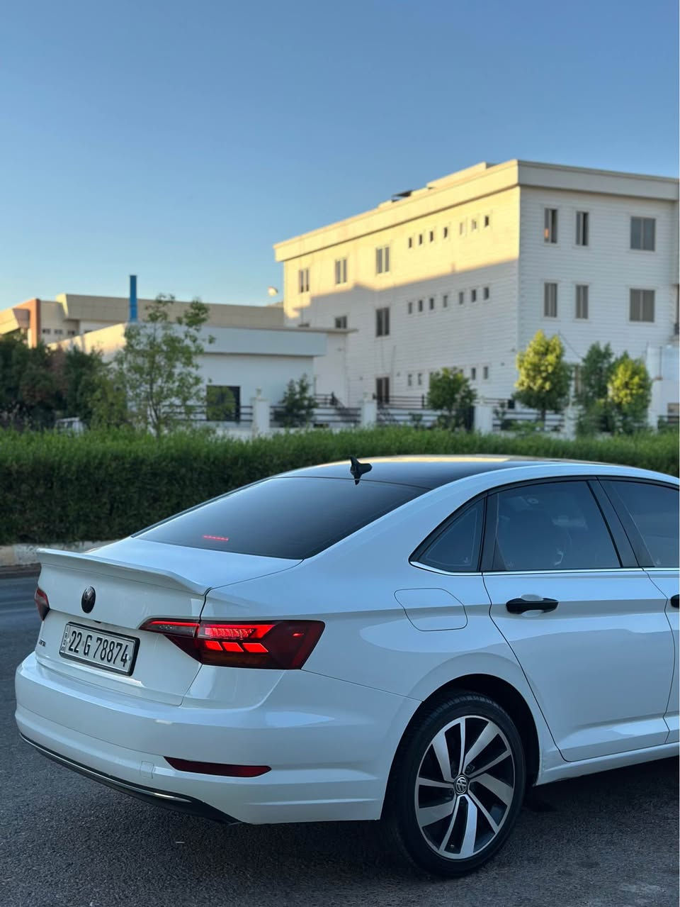 Jetta 2020 Sport

✅57,000 Mile (93,000 Km) ڕۆیشتییە
پێش و پشت کەپس✅ 
هیچ ئێڕباگەکی نەتەقییە هەموو ئیڕباگەکانی بە شەرت✅
ڕادێتەر و پانکە و هەمووی  بیلادییە بەشەرتی حەماوە✅
 دەرگا و چاملغی پشتەوەی بۆیاغە لەگەل بۆنیتی بەبێ ناوگرتن ✅
گێڕ و مەکینە و کارەباییات و دەبل و  هەمووی بەشەرت
تاخم ویل و تایە و باڵی بیلادی GLIلۆ بەسترایە
بەنجەکان و پاتری و ڕوونی تازە گۆڕایە
سەنەوی و ڕەقمی نوێیە و بەناوی خۆمە
مواصفات:
١-ەMakina 1.4 Turbo
٢-ڕاداری  پێشەوە و پشتەوە 
٣-ئاوێنە ڕادار
٤-گێڕ تۆماتیک و حادی    
٥-کار پلەیCar Play
٦-ئوتۆ ستۆپAuto Stop
٧-ەSystem Eco , Normal ,Sport

نرخ:١٢٨$ و مجال
ژ.م:***********
شوێن: هەولێر أربيل, العراق
