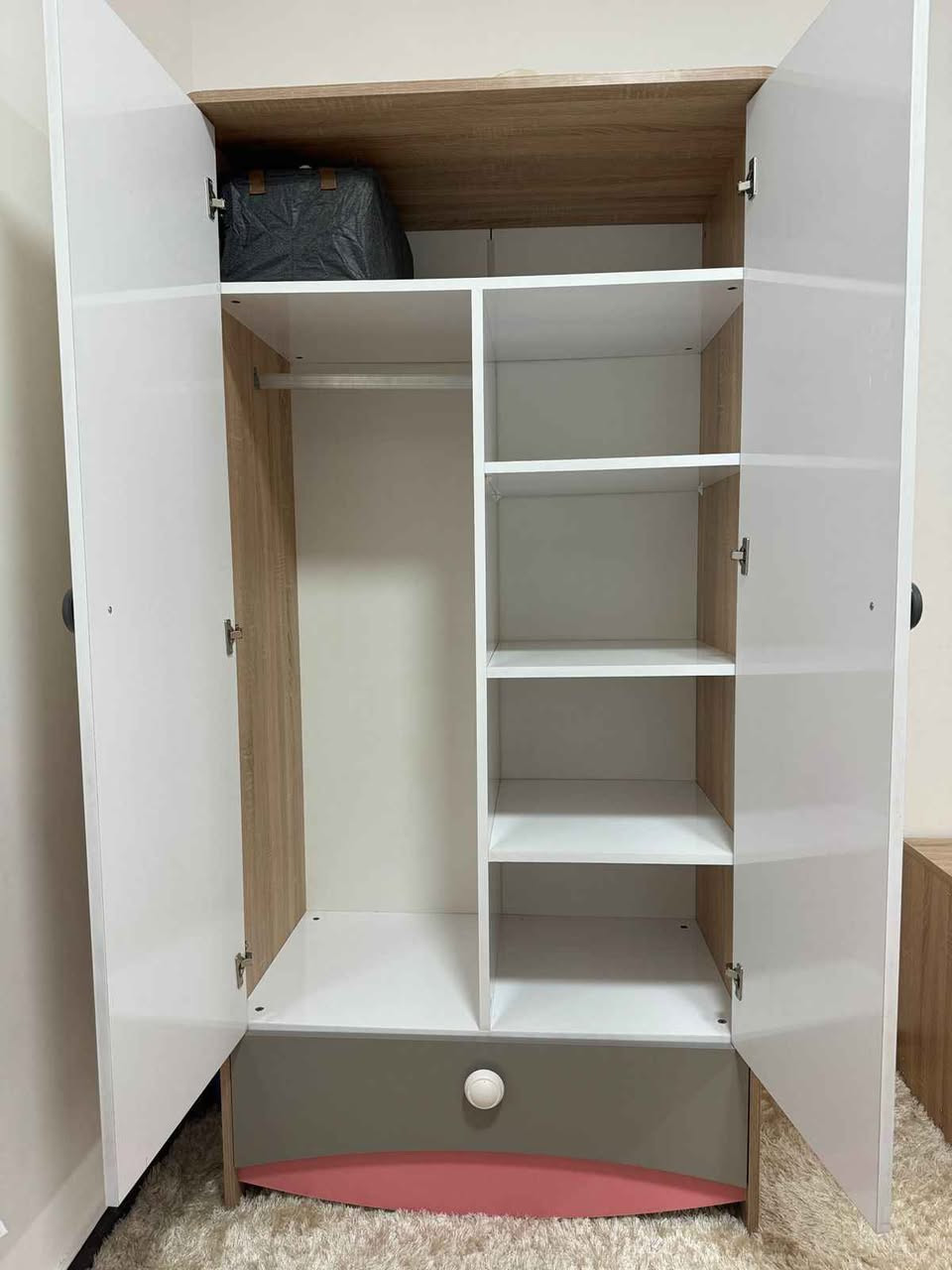 غرفة اطفال خشب وتصميم تركي 
استعمال نظيف 
سعر الشراء 600 الف 
سعر البيع 190 الف 
 ( ارتفاع الكنتور 195سم 
•  عمقه  55سم  - عرضه 94سم  )
( السرير هزاز والدوشك ضمن الغرفة )

•  ملاحظة : المجرات الرصاصي فقط بيهن صعوبة بالفتح والاغلاق منذ الشراء الاصلي

النجف - مجمع السلطان 
ماعندي توصيل النجف, العراق


**إذا كنت صاحب هذا الإعلان وتريد حذفه لأي سبب، رجاءا أرسل رسالة إلى الدعم الفني**