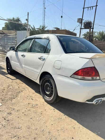 السلام عليكم 
سياره لانسر موديل 2009
محرك الفين 
تبريد تدفئه شغالات 
بيهه بنيد وباب خلف سائق مبدلات بلاديات 
وجاملغات مصلحات 
سعر 80 وبيهه مجال قليل 
***********
