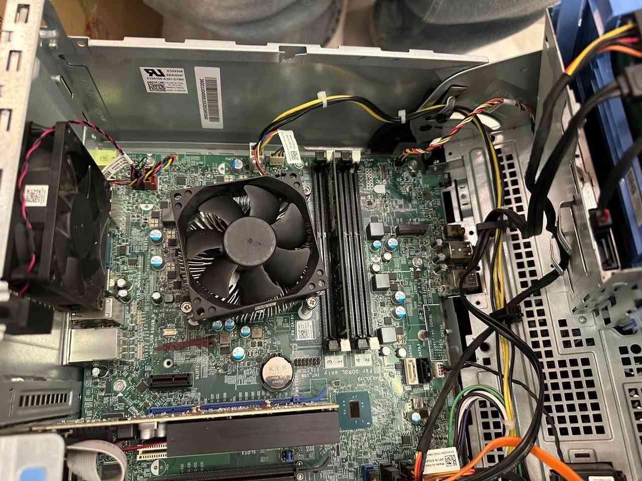 سلام عليكم حسابه للبيع
رام 8 

كرت شاشه انڤيديا750

ssd128

هارد 256

كوراي5 جيل السابع 

ويندوز 10 برو 

باور سبلاي500 

الحسابه نضيفه جداً 

بس شويه تتأخر بل تشغيل 

الله شاهد عليه من جبتها لحد هسه هيه جديده كلش كلش

من جبتها لحد هسه ما متعدي ال10 مرات تشغيلها 

وياها كيبور ريد دراكون 

وحيل محتاج الفلوس قيم بما الله يرضي 

***********
