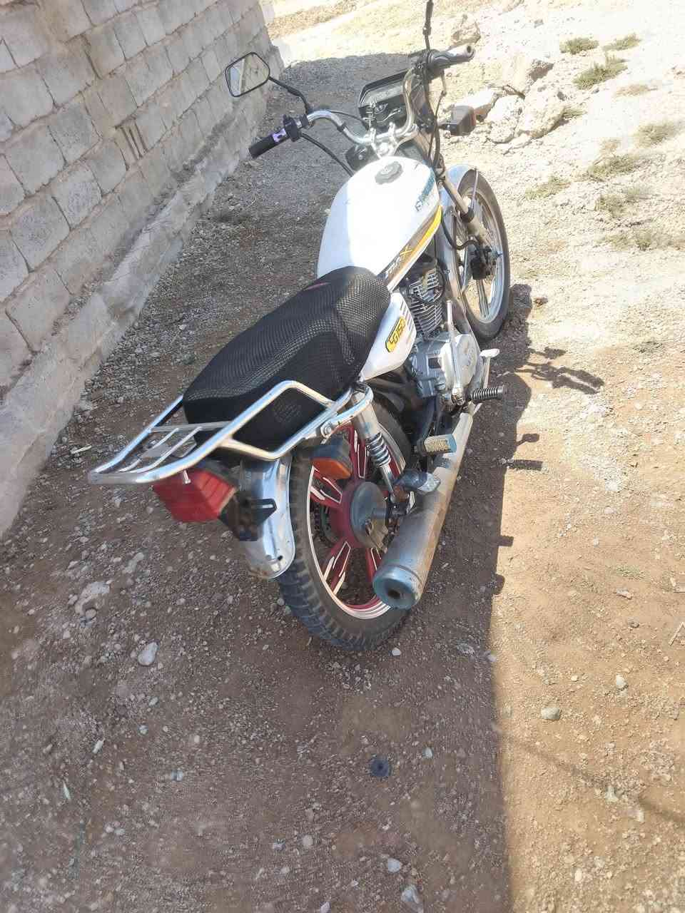 ل سيفان موديل ٢١ وراق كامله دراجه خير من الله نضيفه كهربايات شغاله سعر ٤٠٠ وبيها مجال حيل بصيط مكاني لكرمه إتصال ***********
