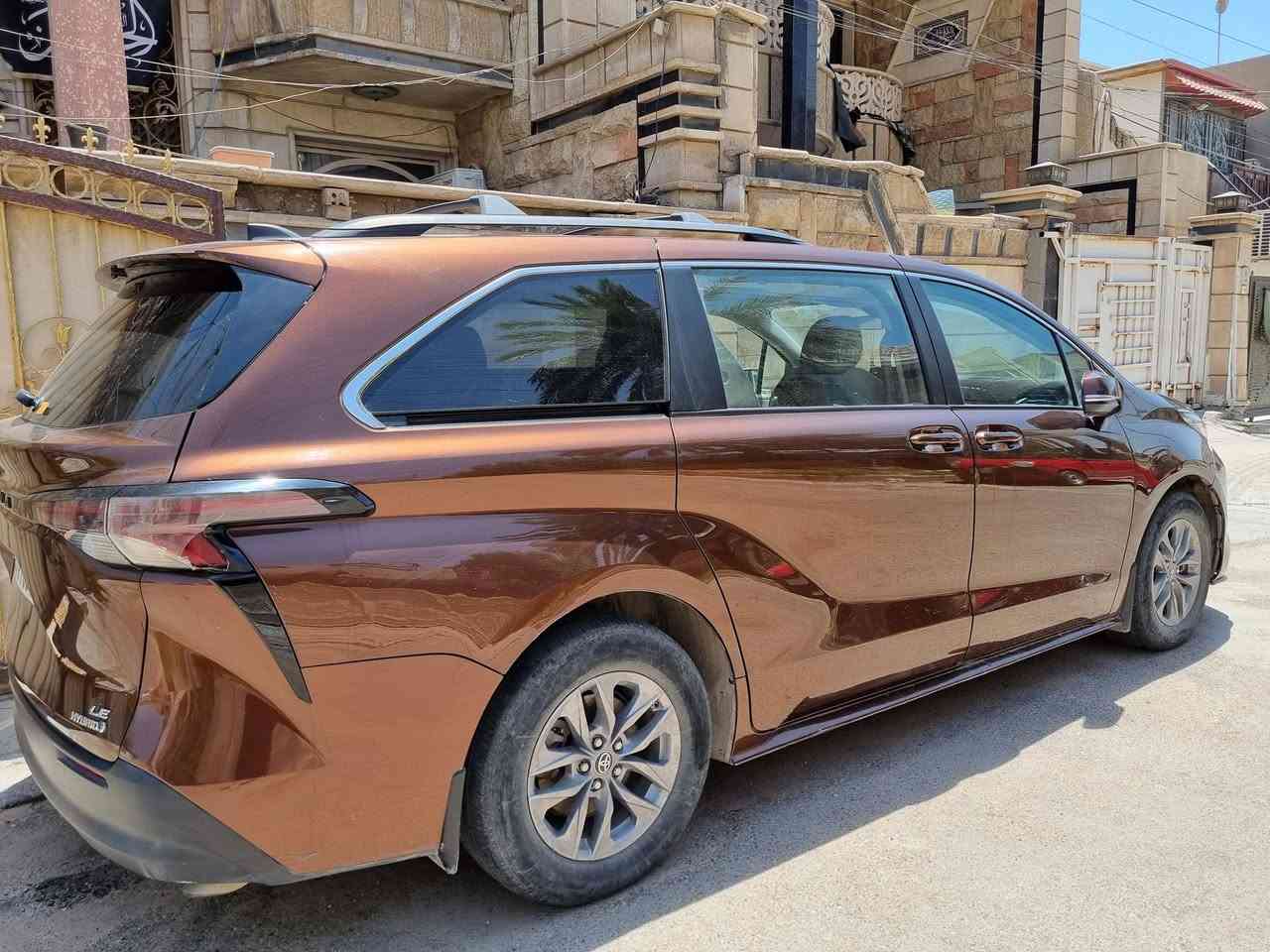 سيينا للبيع
سيينا موديل 2023 مواصفات LE السيارة ماشية 38 ميل 
الحادث باب خلف السائق الايرباك جميعها سليمة سيارة نظيفة مال عائلة رقم وسنوية جديدات ورقم بغداد السعر 268 ورقة 
للتواصل *********** والشراي ادزلة صور الحادث
