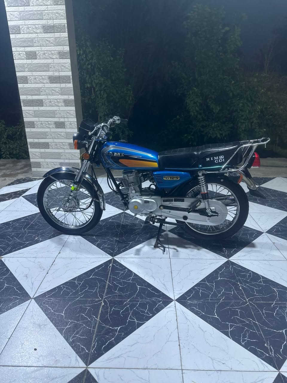 سلام عليكم
دراجه نامه امتياز باب اول 
ثلاث سويجات 
استخدام شخصي
سكنر 5 وراق 
دراجه كفاله من تاير الامامي الى تاير خلفي 
محرك و كهربائيات كفاله عامه على وضع الشركة
سعر خاص 
مكاني كربلاء الوند 
***********
