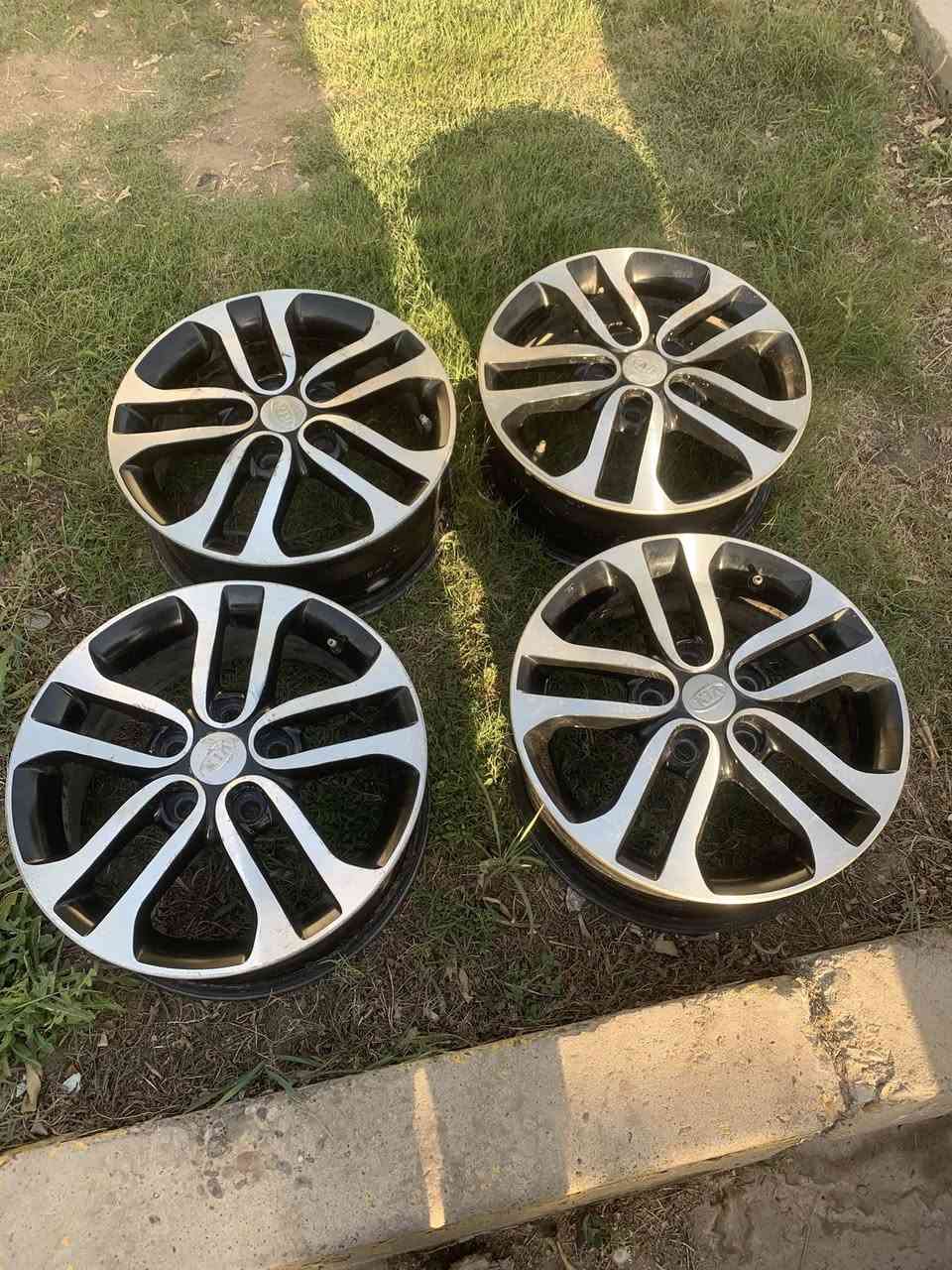 السلام عليكم ويل كب حجم ١٦ للبيع السعر ٢٠٠ ويرهم مراوس سيراتو الاصلي وكلش نضيف لاعواج ولاتصليح 
***********
