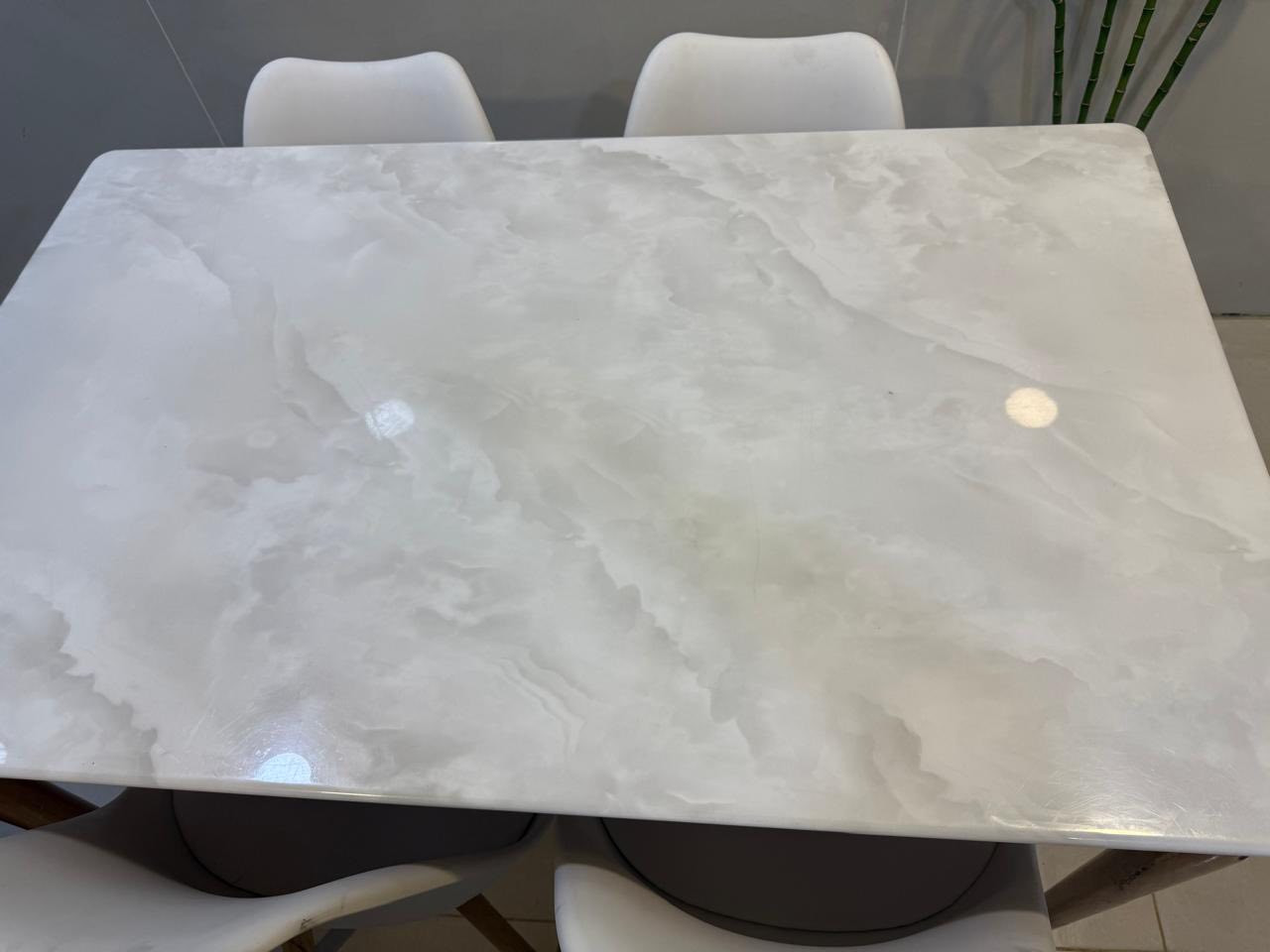 السلام عليكم 
ميز طعام تركي مع اربع كراسي للبيع
السطح مرمر والارجل خشب زان والكراسي 
عضم عاج والارجل خشب 
طول الميز130سم
عرض الميز 80سم
الميز نظيف ونوعية ممتازة
ملاحظة/ سبب البيع 
ضيق المكان 
السعر 250 قفل
احنة الميز ماخذي من الاعظمية 450
والكرسي الواحد ب40 الله شاهد


**إذا كنت صاحب هذا الإعلان وتريد حذفه لأي سبب، رجاءا أرسل رسالة إلى الدعم الفني**