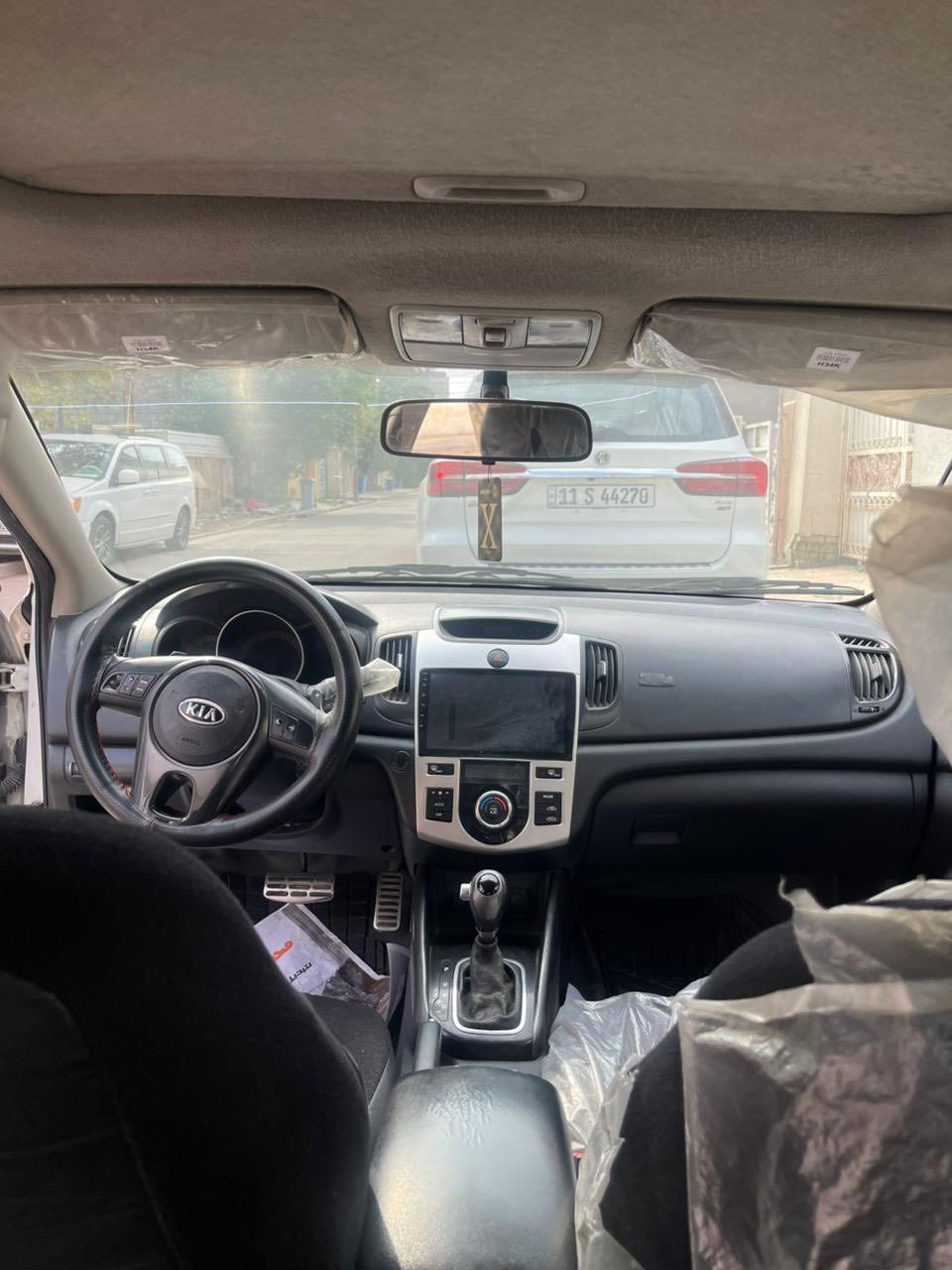 السلام عليكم مكلف بنشر اتصل ع الرقم                                      سيراتو 2011 بغداد خليجي بسمي 
فتحة سقف تحكمات  شفتات  كير 6 نمر شاشة وكامره وحساس خلفي 
غرفة خير من الله تبريد جيد تخم تاير  ويل كب بيه اصبع بخشم البنيد واضح بالصورة 
والجاملغ الأمامي الأيسر بدون سمكرة بس مفتوح ومصبوغ ومكان السبايدر الخلفي مال الصندوك. مكان السيارة بغداد الدورة 
107$ 
***********
