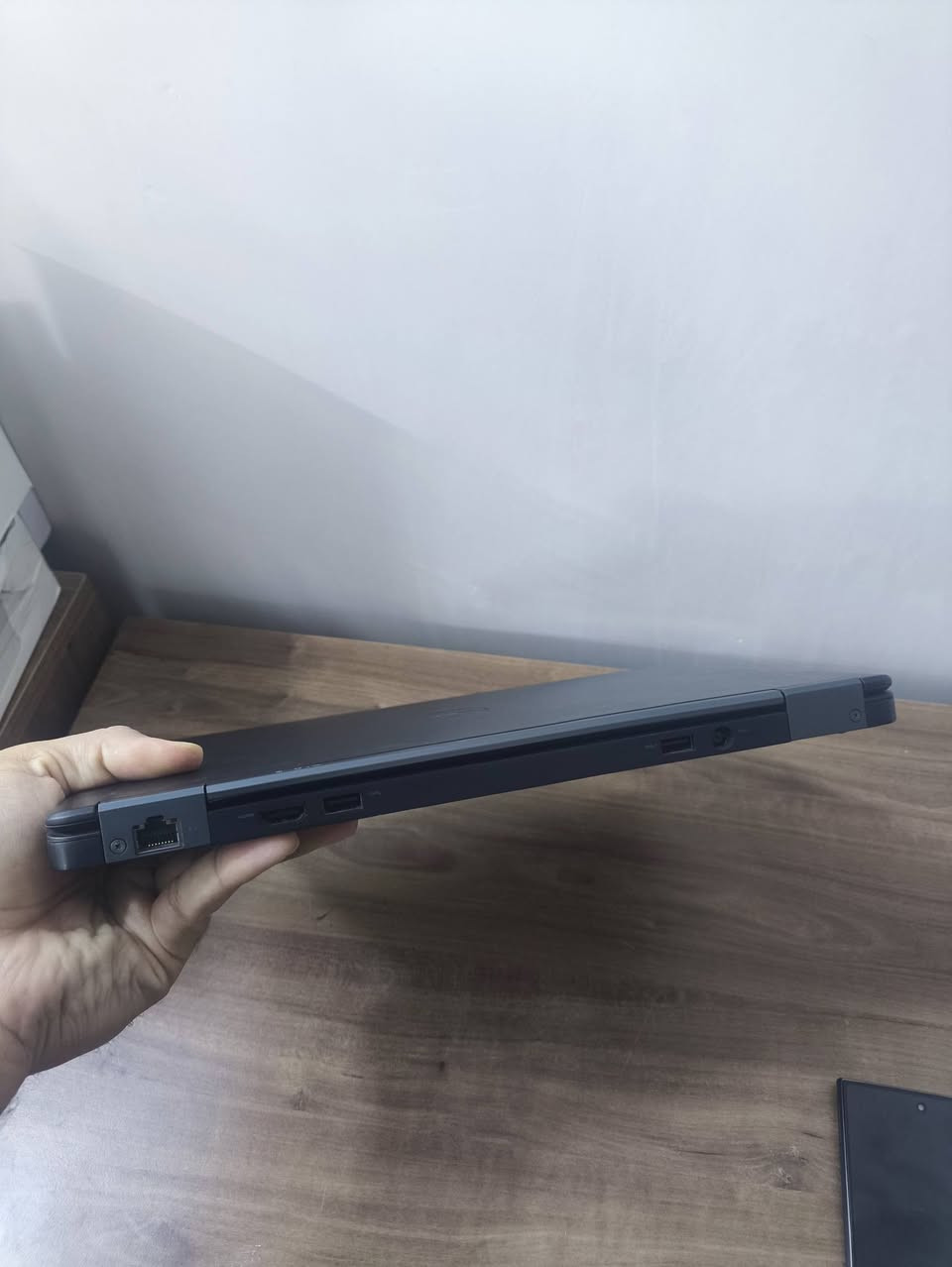 لابتوب دل سوبر سلم كلش نحيف  مواصفات بالصورة
سعر 190 الف 
كور اي 5 ذاكرة 512 رم 8
*********** واتساب
