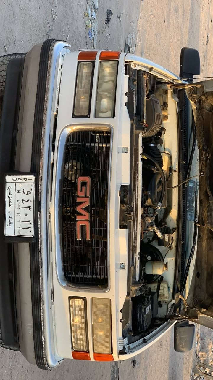 جمسي موديل ٩٨ رقم بغداد محرك ٣٥٠ كير ١٠٠٠ بيهة مشكلة بل عقل ما ينطي ايعاز للكير اتنمر بس ٣ نمر لا٤ولا٥ السيارة جاهزة من كلشي كهربايات تخم تاير تبريد للبيع ٤٥ او بيهة مجال او مراوس *********** مكاني البصرة
