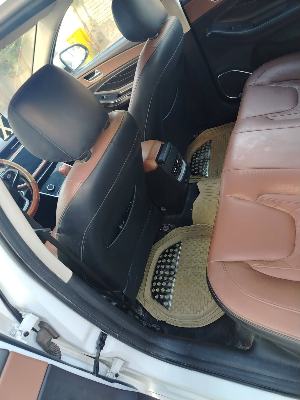 عندي هاي السياره اريد ابيع او مراوس بس موصيني الشيري اريزو6موديل٢٠٢٠ورقمه بغداد مشروع وطني  وعنوان السياره والمواصفاته  فول واحد على واحد بل كوت  والشراي بخدمه ***********
