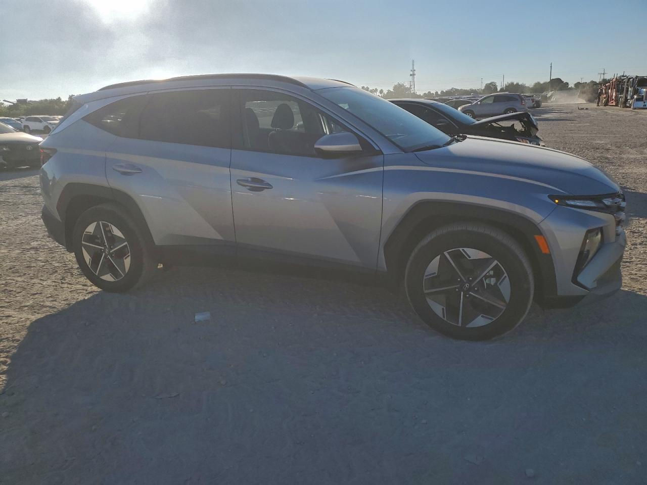 #أعـــلان_مــــــــــزاد #مكتب_بوابة_دبي
سعر نقل مخفض الى جميع الموانئ
ـ نوع السيارة : 2025 HYUNDAI TUCSON SEL
ـ تاريخ المزايدة : 29/1/2026 الساعة 6:00 مساء 
ـ السعر : حسب تاريخ المزايدة المذكور أعلاه: 300$ دولار 
ـ الضرر والمواصفات : حسب الصور المرفقة
-جميع السيارات الهايبرد الكهرباء معفي
من الكمرك الضريبة والرقم مجاناً
ملاحـــظــة .. السيارات المعروضة داخل الصفحة هي مجرد نماذج بسيطة للمزاد
وللمزيد من المعلومات الحضور الساعة الرابعة عصرا الى مقر الشركة الكائن في:
شارع الحزام الاخضر المدينة المايئة- مقابيل حي العدالة #النجف_الاشرف
المكتب ***********
زيد الطفيلي***********
عبد الله الزاملي***********
للانضمام لكروب الواتساب اضغط ع رابط
https://chat.whatsapp.com/HEg5DTFOYCnFPwSoSvOuuq
